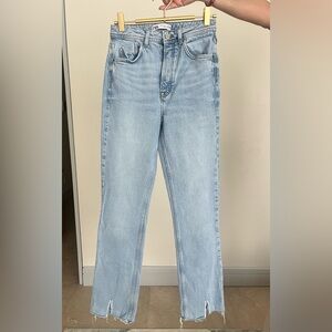 Zara Straight-Leg Light Wash Jeans👖🤍
